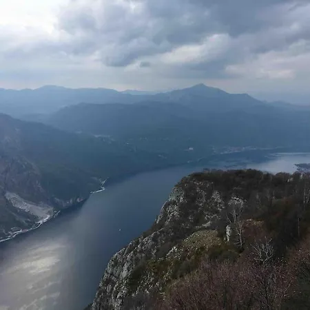 Ca Lina Spacious With Parking Space Holiday home Lecco